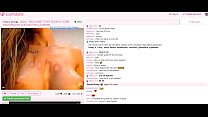 Массажистка дарует оргазм клиентке на каталке